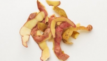 Zéro-déchet : des chips d'épluchures de légumes 
