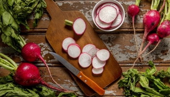 Zéro-déchet : 3 recettes pour cuisiner les fanes de radis